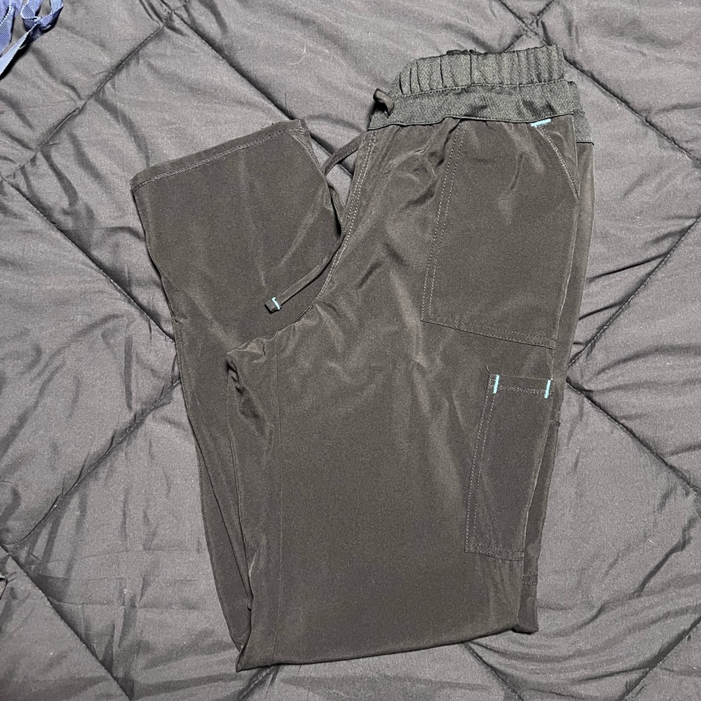 Black medium scrub pants